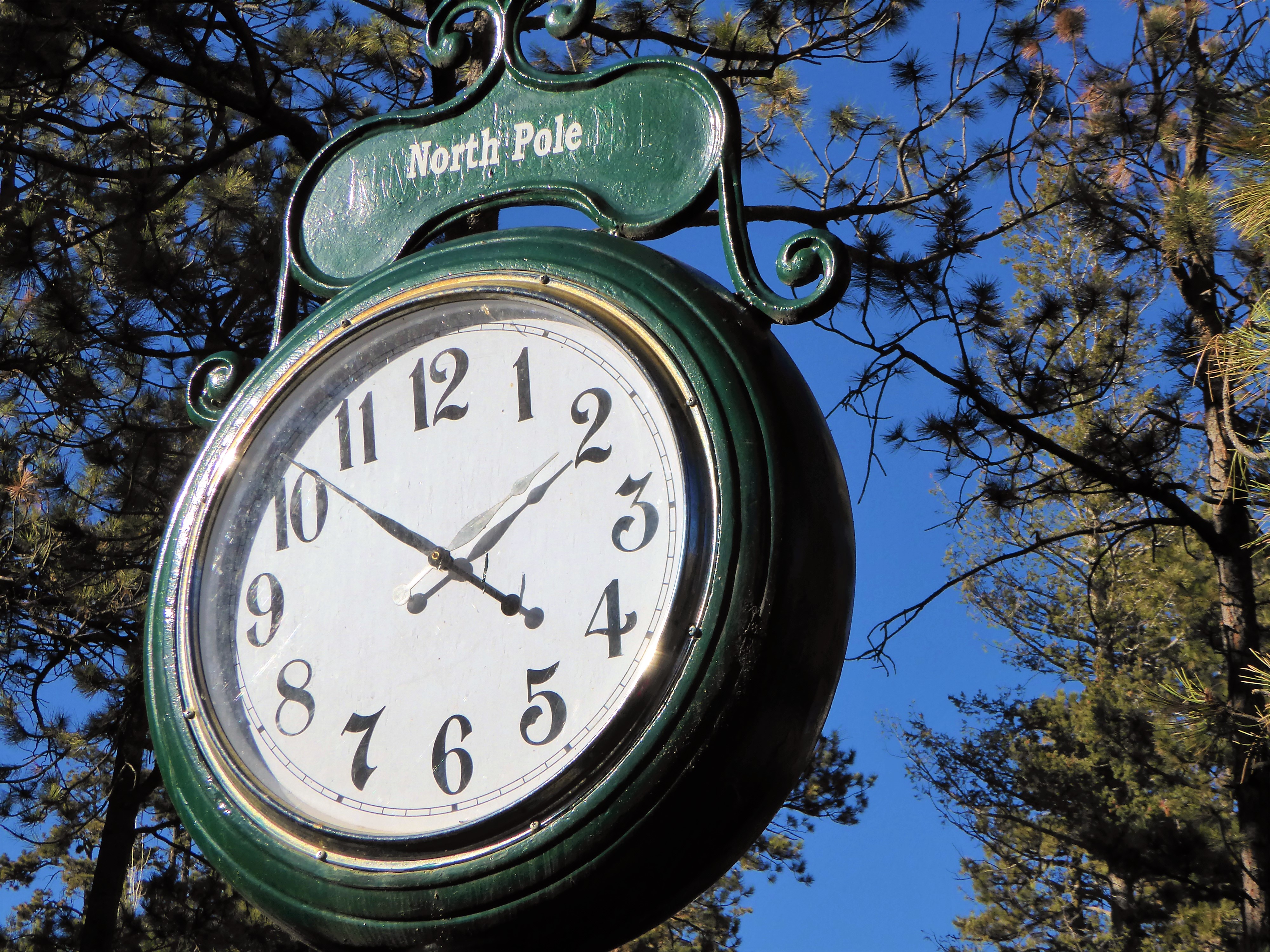 Santa's Workshop North Pole Clock